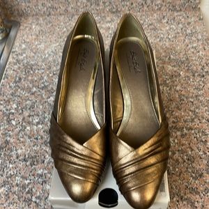 Soft Style Hush Puppies pumps bronze